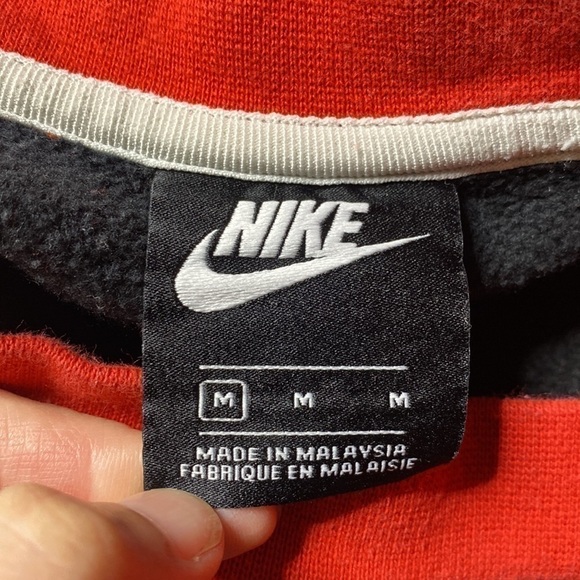 Nike Big Swoosh Modern Black Red Crewneck Sweatshirt Size Medium - Picture 4 of 9